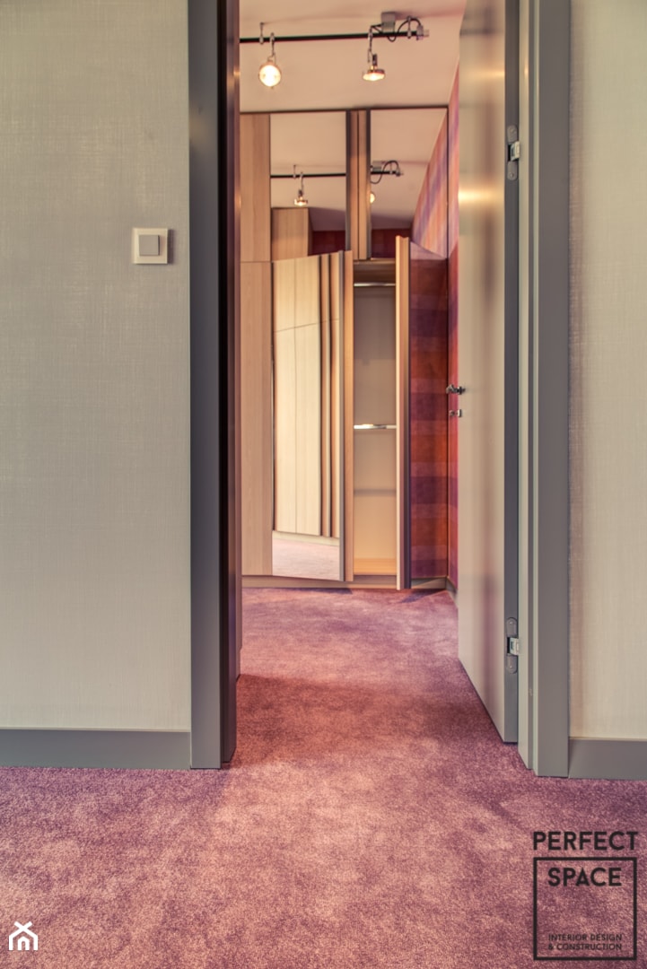 130 metrów klasy, luksusu i elegancji - Garderoba, styl nowoczesny - zdjęcie od Perfect Space Interior Design & Construction