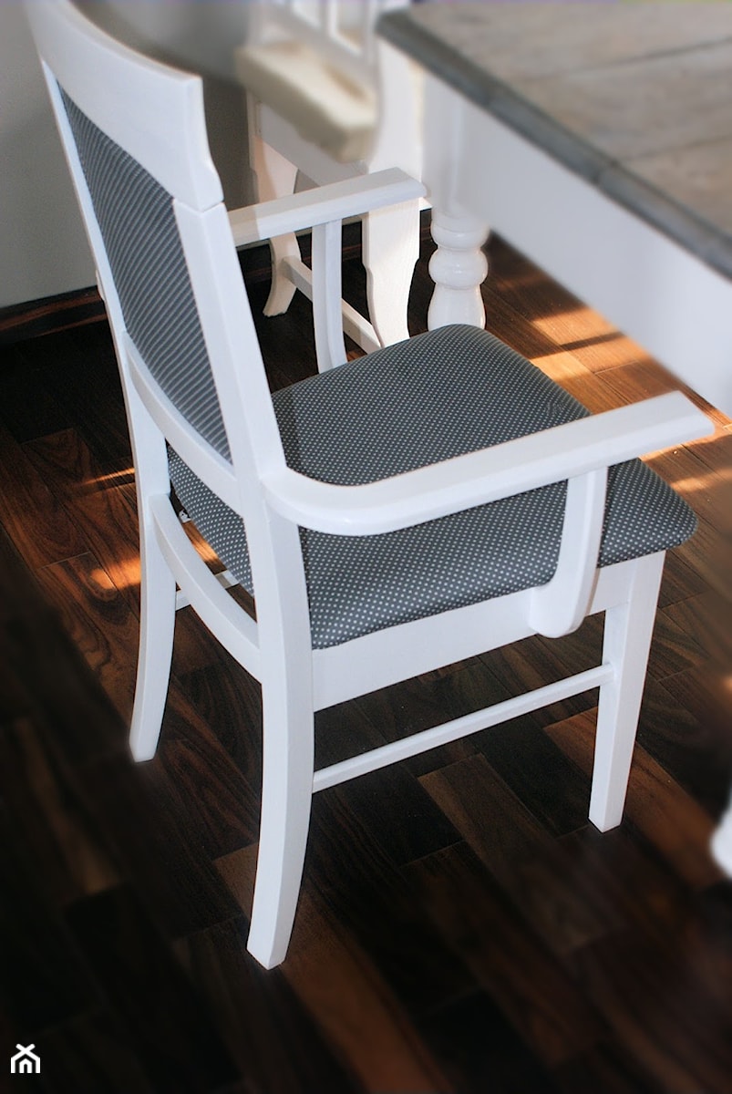 krzesło po metamorfozie - zdjęcie od Agata Berka