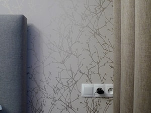 sypialnia z tapetą - zdjęcie od OMII. Agata Słoma