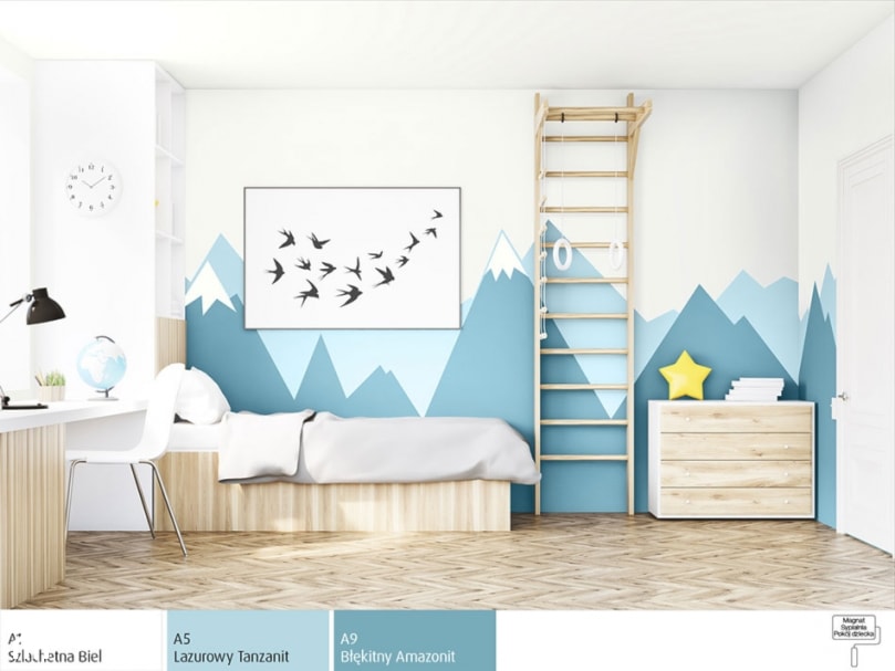 drewniana podłoga, drabina w pokoju dziecka, malunek gór na ścianie w odcieniach niebieskiego, czarna lampa stołowa