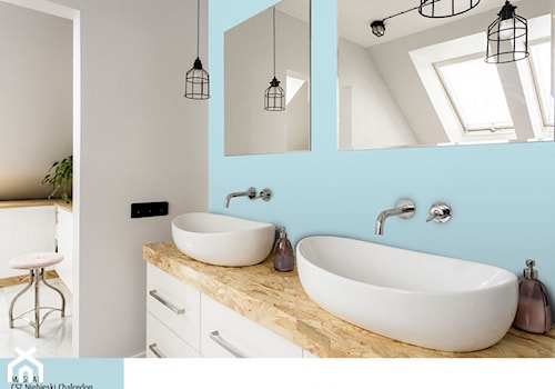 Aranżacje - Średnia na poddaszu z lustrem z dwoma umywalkami łazienka z oknem, styl nowoczesny - zdjęcie od Magnat Magia Szlachetnych Barw