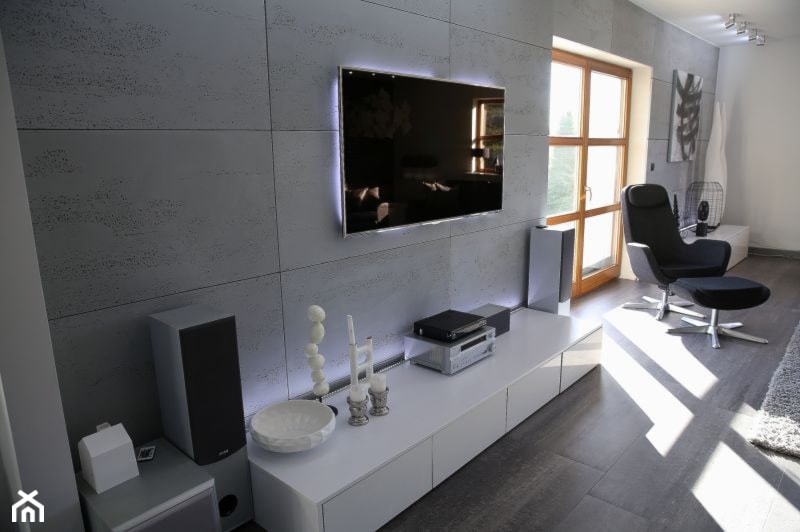 Klasyczne płyty betonowe dekoracyjne Luxum 120x60cm o strukturze średnio porowatej PREMIUM. Kolor szary jasny cementowy. - zdjęcie od Luxum - Homebook