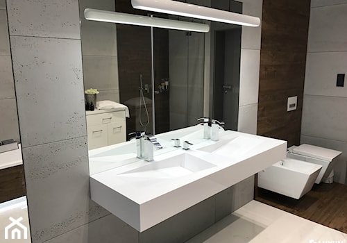 Nowoczesna łazienka z wyposażeniem od Luxum - zdjęcie od Luxum