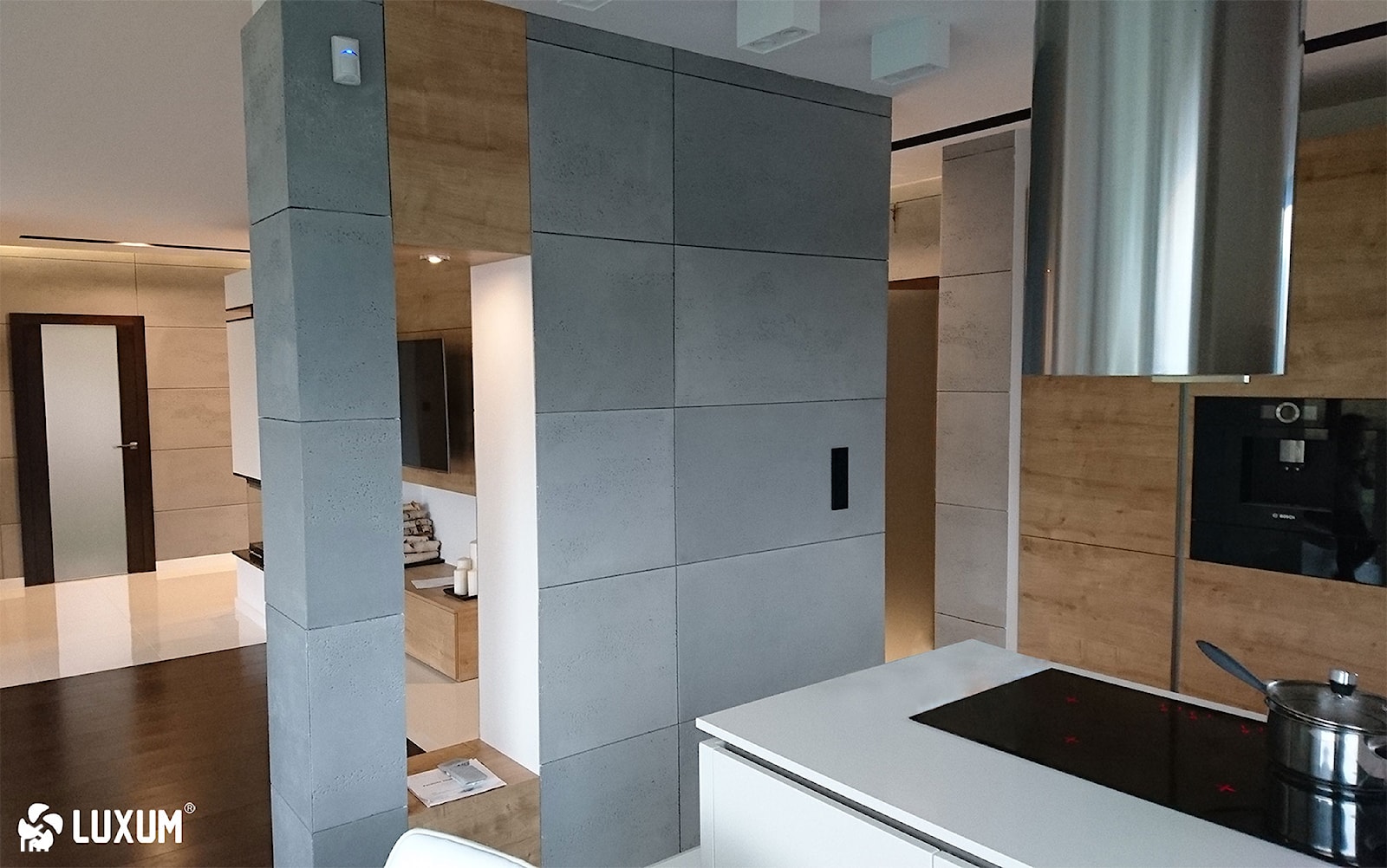 Designerskie mieszkanie z okładziną z betonu architektonicznego. - Kuchnia, styl nowoczesny - zdjęcie od Luxum - Homebook