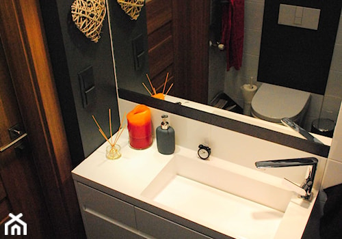 Nowoczesne wyposażenie w łazience w stylu etno - Mała bez okna łazienka, styl nowoczesny - zdjęcie od Luxum