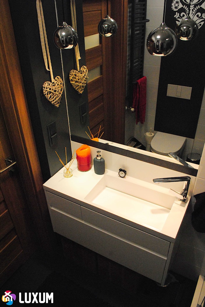 Nowoczesne wyposażenie w łazience w stylu etno - Mała bez okna łazienka, styl nowoczesny - zdjęcie od Luxum - Homebook
