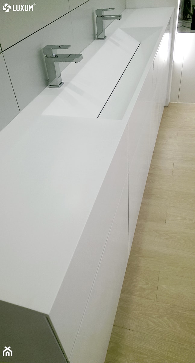 Nowoczesna łazienka z manufaktury LUXUM - Łazienka, styl minimalistyczny - zdjęcie od Luxum