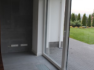 Płyty z betonu architektonicznego idealnie nadają się również na podłogi jak i na ściany. - zdjęcie od Luxum