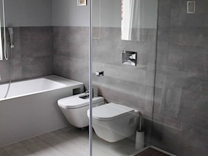 Nowoczesna łazienka w szarościach od LUXUM - zdjęcie od Luxum
