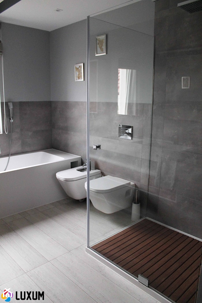 Nowoczesna łazienka w szarościach od LUXUM - zdjęcie od Luxum - Homebook