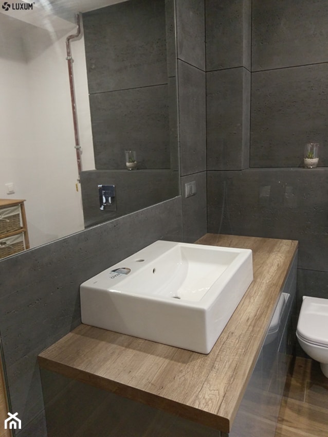 Mała łazienka z betonem architektonicznym Luxum - Łazienka, styl minimalistyczny - zdjęcie od Luxum