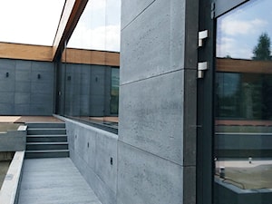 Beton architektoniczny na schodach i elewacji - zdjęcie od Luxum