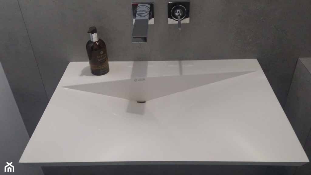 mała umywalka łazienkowa - zdjęcie od Luxum - Homebook