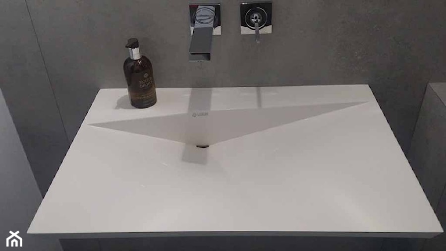 mała umywalka łazienkowa - zdjęcie od Luxum