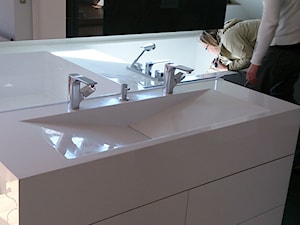 Nowoczesna łazienka na wymiar - zdjęcie od Luxum