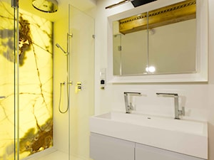 Aranżacja łazienki wykonanej przez firmę LUXUM - Mała łazienka w bloku, styl nowoczesny - zdjęcie od Luxum