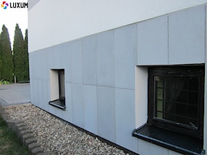 Elewacja z płyt z betonu architektonicznego