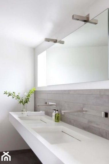Klasyczna umywalka podwójna Luxum z opdpływami liniowymi. - zdjęcie od Luxum - Homebook