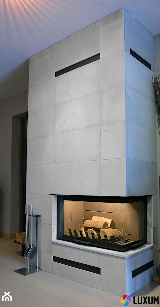 Płyty z betonu architektonicznego jako obudowa kominka - Salon, styl nowoczesny - zdjęcie od Luxum - Homebook