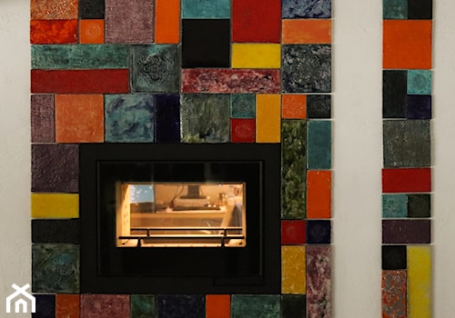 Obudowa kominka - kolorowa mozaika - zdjęcie od Luxum