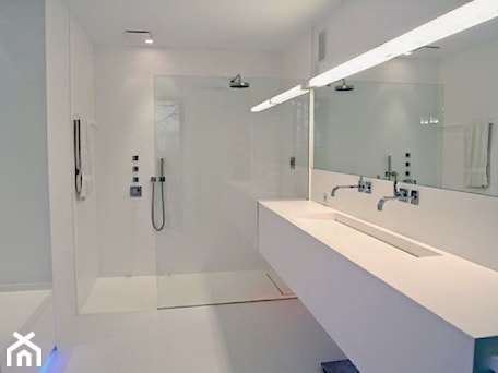 Aranżacje wnętrz - Łazienka: Idealne, monolityczne łazienki gwarantujące 100% higieny. - Luxum. Przeglądaj, dodawaj i zapisuj najlepsze zdjęcia, pomysły i inspiracje designerskie. W bazie mamy już prawie milion fotografii!
