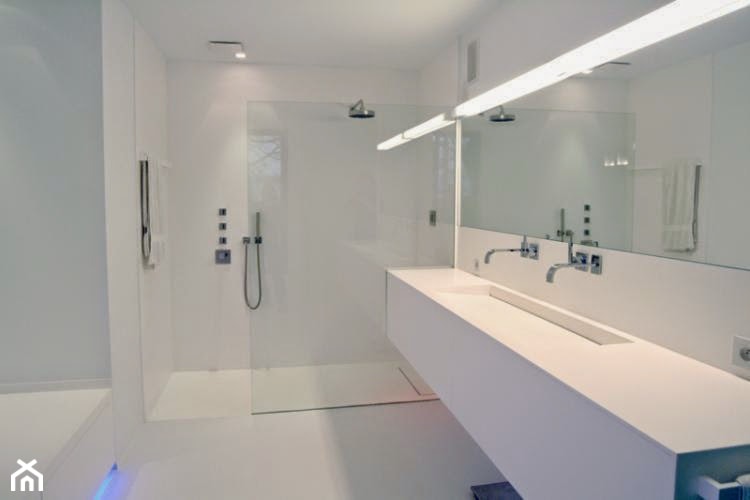 Idealne, monolityczne łazienki gwarantujące 100% higieny. - zdjęcie od Luxum - Homebook