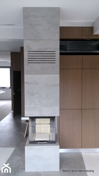 Nowoczesny kominek z betonu architektonicznego - zdjęcie od Luxum