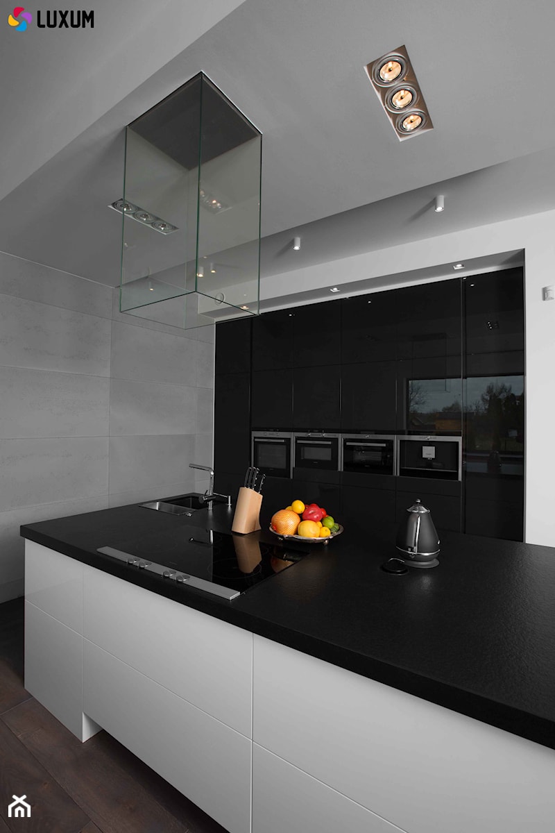 Minimalistyczne wnętrze z wykorzystaniem betonu architektonicznego - Kuchnia, styl nowoczesny - zdjęcie od Luxum