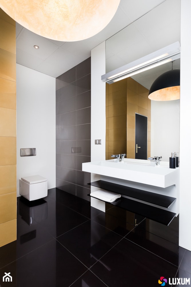 Łazienka od Luxum - Średnia z dwoma umywalkami łazienka z oknem, styl nowoczesny - zdjęcie od Luxum - Homebook