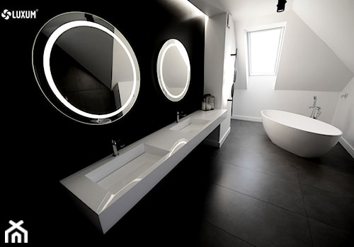 Wyposażenie łazienek Luxum. Umywalka podwójna z blatem i wanna wolnostojąca. - zdjęcie od Luxum