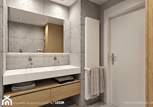 Nowoczesna łazienka - umywalka i beton architektoniczny od LUXUM - Duża z dwoma umywalkami z punktowym oświetleniem łazienka, styl nowoczesny - zdjęcie od Luxum