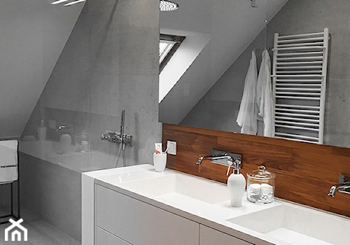 Nowoczesna łazienka z podwójną umywalką na wymiar - zdjęcie od Luxum
