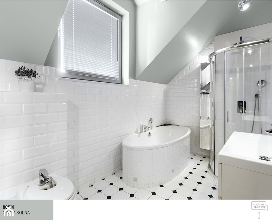 Aranżacje - Średnia na poddaszu łazienka z oknem, styl tradycyjny - zdjęcie od Śnieżka