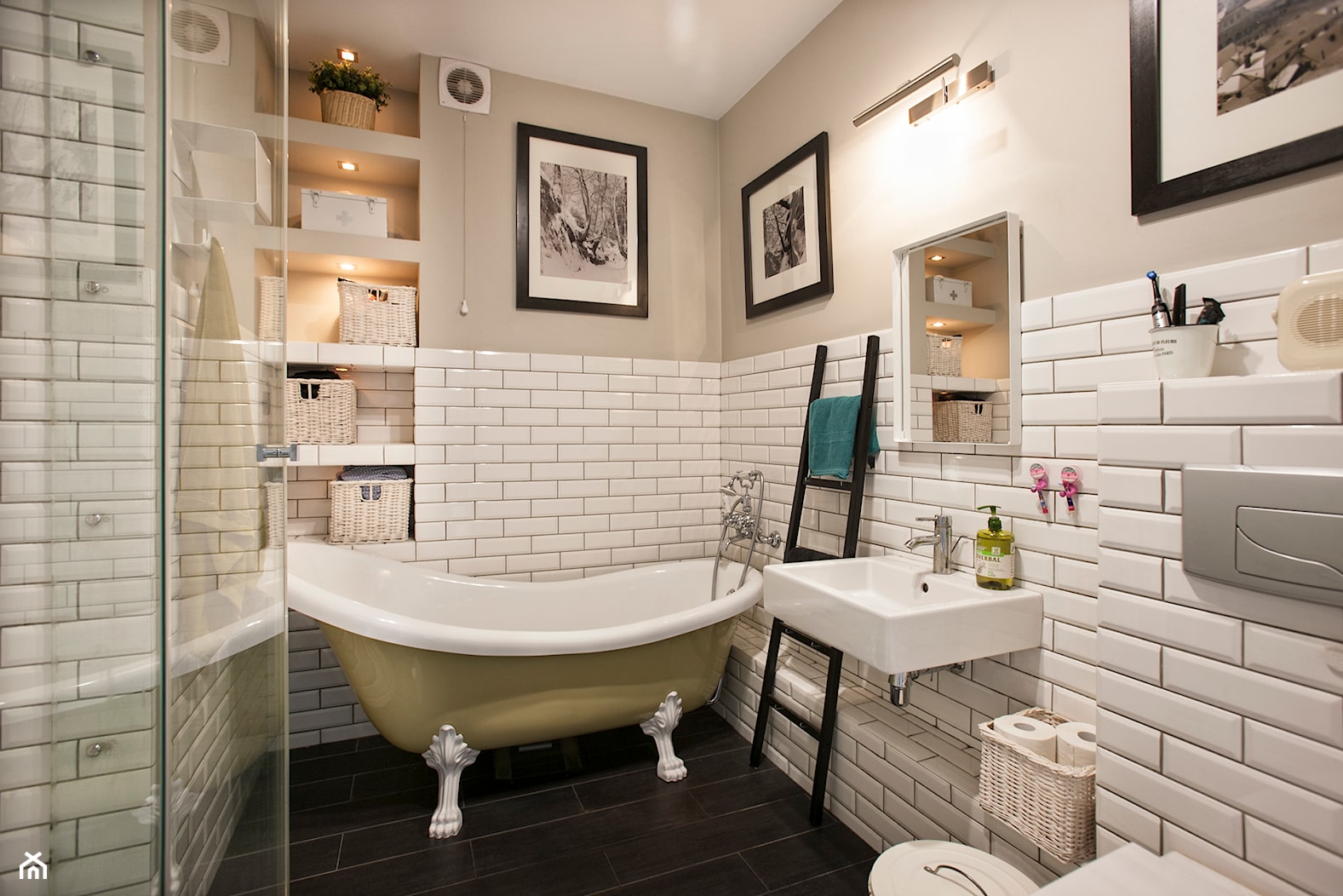Łazienka z wanną wolnostojącą oraz prysznicem - zdjęcie od Tailormade - Homebook