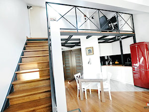 Mieszkanie z antresolą - Średnia biała jadalnia w kuchni, styl skandynawski - zdjęcie od INP Wnętrza