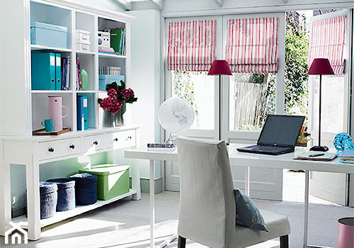Średnie w osobnym pomieszczeniu białe biuro, styl tradycyjny - zdjęcie od Judyta