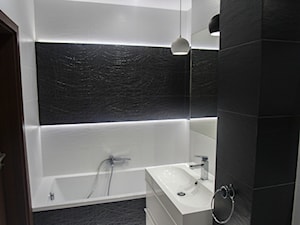 Aranżacja biało-czarnej łazienki, nowoczesna i elegancka. - Łazienka - zdjęcie od Maldekor Mariusz Gąsiorowski