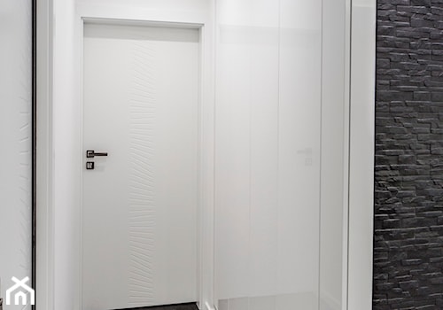 Średni biały z marmurem na podłodze hol / przedpokój, styl minimalistyczny - zdjęcie od Maldekor Mariusz Gąsiorowski