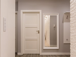 Mieszkanie Będzin 62 - Średni z wieszakiem biały szary hol / przedpokój, styl skandynawski - zdjęcie od Maldekor Mariusz Gąsiorowski