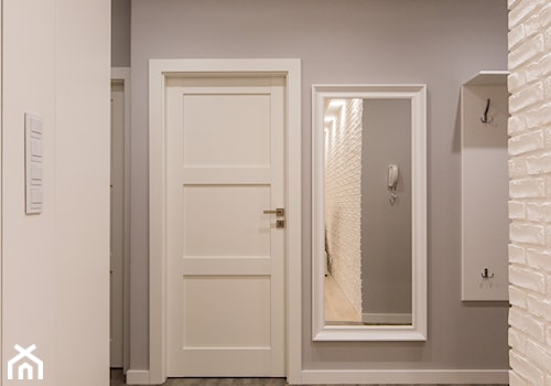 Mieszkanie Będzin 62 - Średni z wieszakiem biały szary hol / przedpokój, styl skandynawski - zdjęcie od Maldekor Mariusz Gąsiorowski