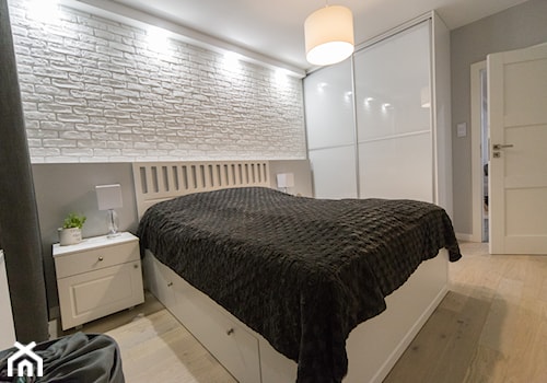 Mieszkanie Będzin 62 - Duża biała szara sypialnia, styl skandynawski - zdjęcie od Maldekor Mariusz Gąsiorowski