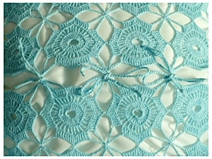 Poszewka na poduszkę niebieska ręcznie wykonana na szydełku - zdjęcie od ManufakturaRękodzieła