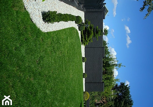 CLASSIC - Średni ogród za domem, styl tradycyjny - zdjęcie od Landform