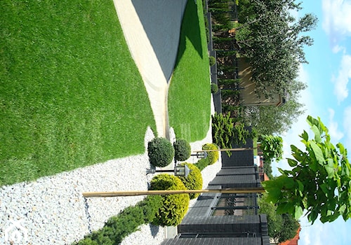 CLASSIC - Średni z nawierzchnią pokrytą kostką brukową ogród przed domem, styl tradycyjny - zdjęcie od Landform
