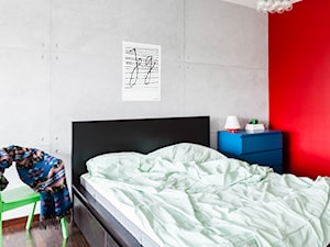 Czerwień w sypialni - zdjęcie od Pracownia Architektury Wnętrz Decoroom