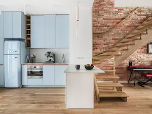 Błękitna kuchnia / zabudowa stolarska Stolarnia Decoroom - zdjęcie od Pracownia Architektury Wnętrz Decoroom