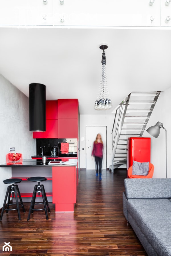 Czerwień w kuchni - zdjęcie od Pracownia Architektury Wnętrz Decoroom - Homebook