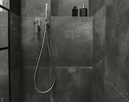 Monochromatyczna łazienka - prysznic - zdjęcie od Pracownia Architektury Wnętrz Decoroom - Homebook