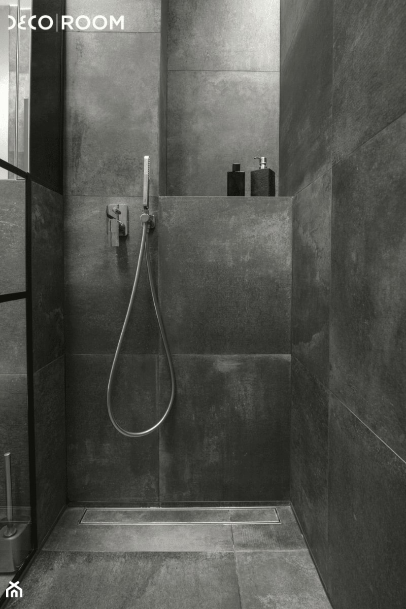 Monochromatyczna łazienka - prysznic - zdjęcie od Pracownia Architektury Wnętrz Decoroom