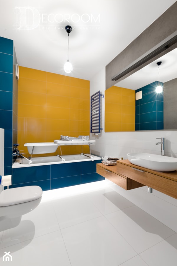 Turkusowo- żółta łazienka. - zdjęcie od Pracownia Architektury Wnętrz Decoroom - Homebook